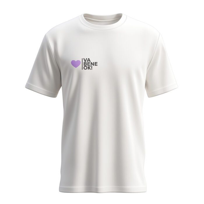 t-shirt va bene ok bianca con cuore viola